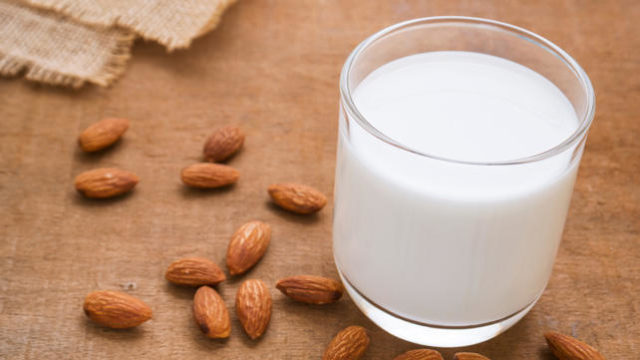 642x361 3 almond_milk almond_milk_vs_cow_milk_vs_soy_milk.jpg
