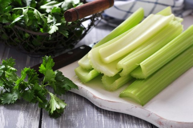 Vine vera foods that fight bloating celery 785x521.jpg