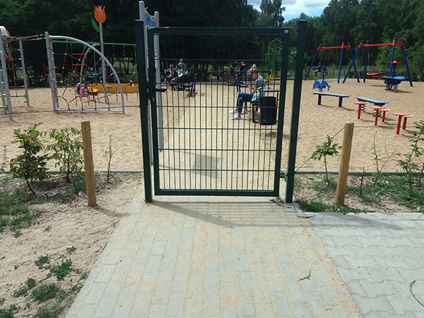 Funny children playground design fails 7 5c35b5d061484__605.jpg