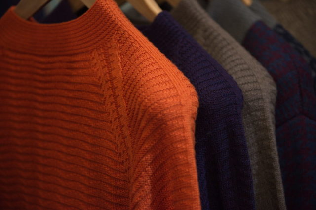 Sweater with seamless sleeves 1030x687.jpg