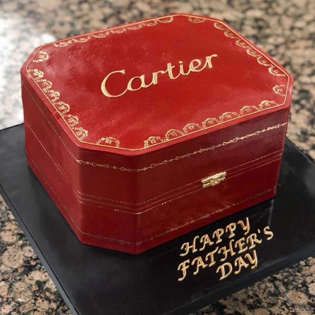 Artist creates hyper realistic cakes inspired by objects and fruits 5d88698f00416__880.jpg
