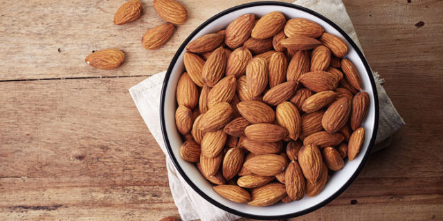 Health benefits of almonds main image 700 350.jpg
