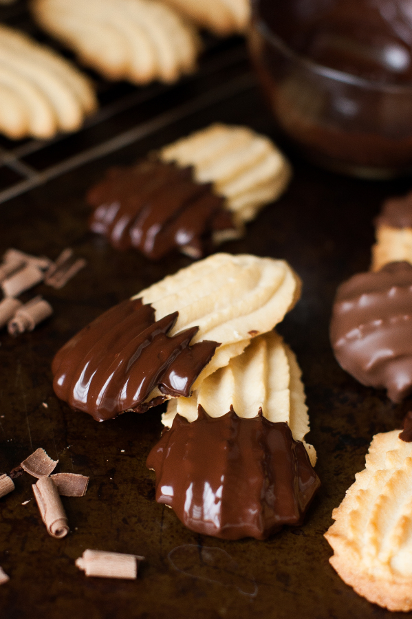 Chocolate Dipped Italian Butter Cookies 4 599x900