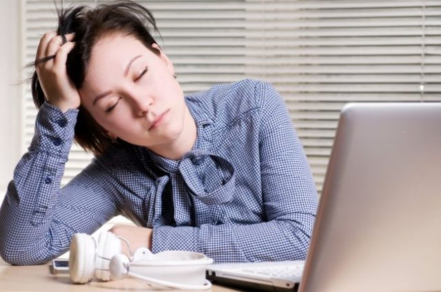Práca, stres, žena, počítač, notebook, únava, smútok