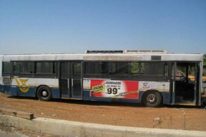 Mladé Izraelčanky zmenili vyradený autobus na štýlový byt