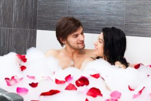Kúpele, relax, dvaja, láska, sv. Valentín, pár, vaňa, spoločné kúpanie