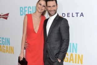Adam Levine s manželkou Behati Prinsloo
