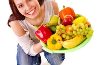 Chudnutie, ovocie, strava, štíhla línia, výživa, vitamíny, žena, smiec