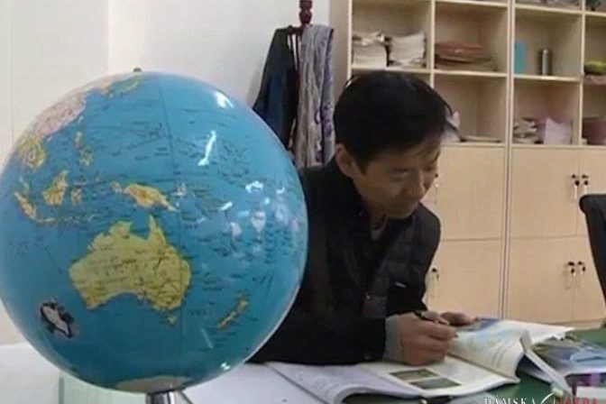 Nuda nehrozí: Učiteľ geografie vie, ako si získať pozornosť žiakov