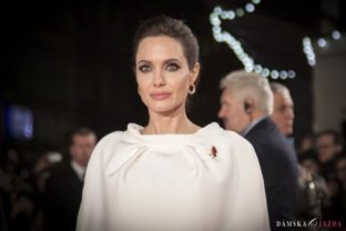 Angelina Jolie na premiére filmu Unbroken v Londýne