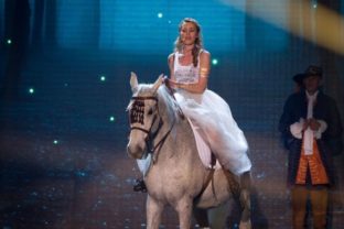 Finalistky súťaže krásy MISS Slovensko 2015 počas finálového večera