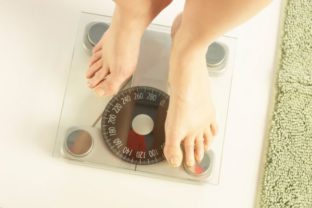 Obezita, vážiť sa, váha, chudnutie, diéta, nadváha