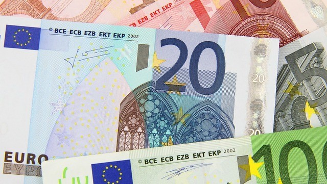 peniaze, eurá