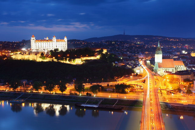 nočná Bratislava, hrad