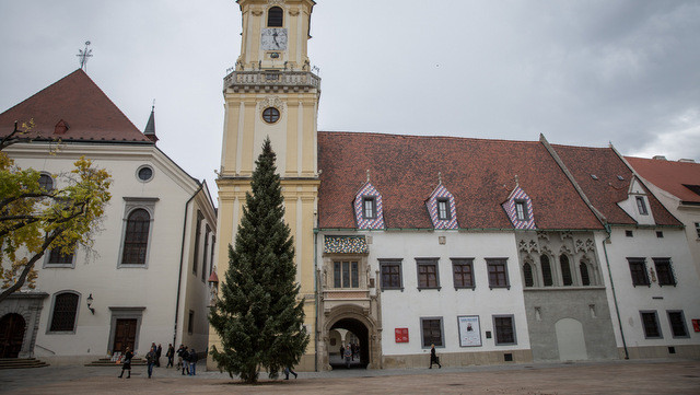 vianočný stromček, Hlavné námestie
