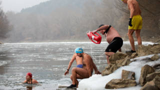 Zimné plávanie v rieke Morava