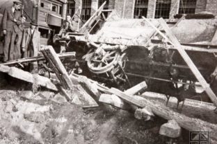 Apolka po bombardovani 1944 staraba p.poljak zbierky sng1.jpg