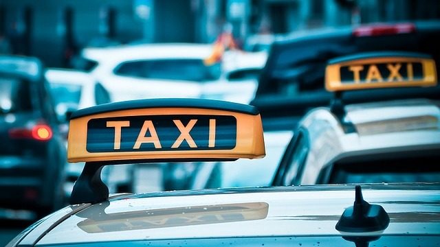Taxi taxikar pixabay.jpg