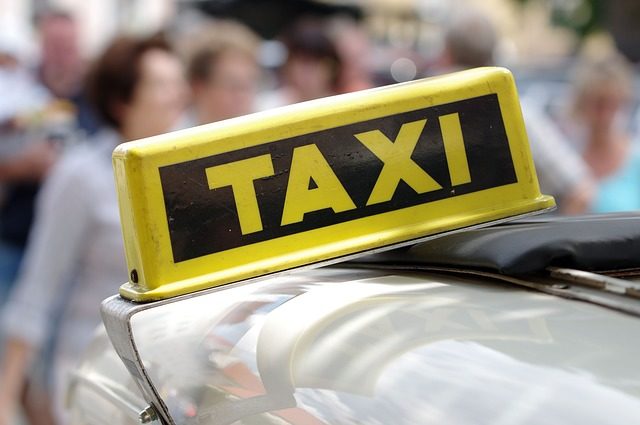 Taxi taxik pixabay 1.jpg
