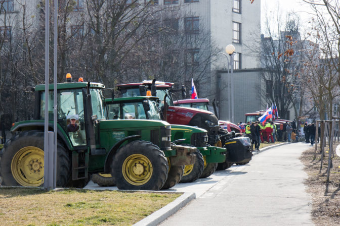 VLÁDA: Premiér pozval protestujúcich farmárov