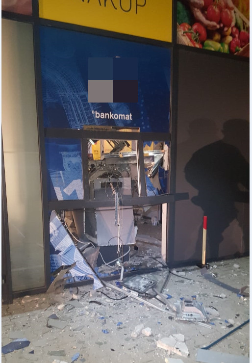 Policia bankomat zahorska bystrica potraviny vybuch krpz bratislava.jpg