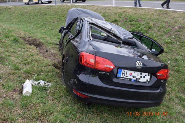 Autonehoda policia bratislava dopravna nehoda auto 1.jpg