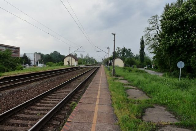 Zeleznicna zastavka ivanka pri dunaji bernolakovo bratislava vlak policia.jpg