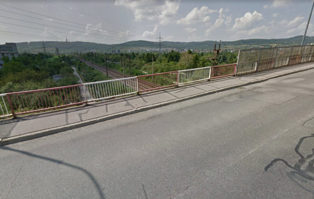 Most ponad zeleznicnu trat na bojnickej ulici.jpg