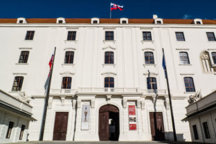 Slovenske narodne muzeum historicke hrad bratislava snm.jpg