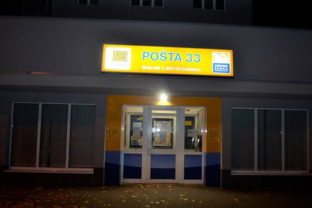 Polícia pátra po neznámom páchateľovi, ktorý úradoval v noci v pobočke pošty na Námestí Biely kríž v Bratislave. Vo vnútorných priestoroch poškodil pohybový senzor a časový trezor. Spôsobené škody presiahli 266 eur. Bratislava, 28. október 2020.