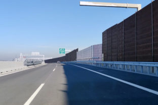 Dnes otvorili nový úsek diaľnice D4 medzi križovatkami Podunajské Biskupice a Vrakuňa, s dåžkou 3, 5 kilometra. Bratislava, 8. novmber 2020.