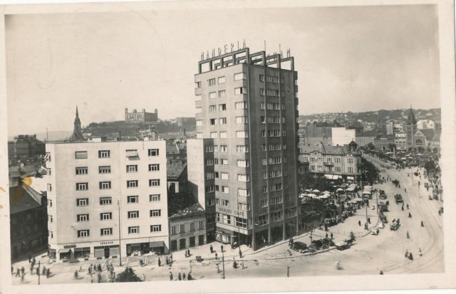 Manderla obchodny dom 6 rok 1945.jpg