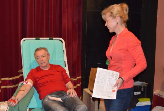 Dana Košická s kolegom Róbertom Šudíkom na Divadelnej kvapke krvi v roku 2015. 