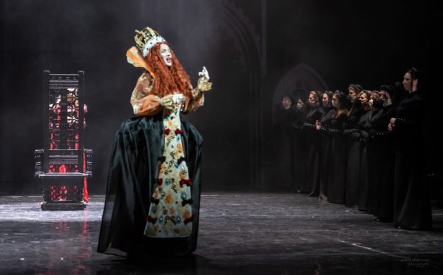 Charizmatická Eva Bodorová ako kráľovná Alžbeta v Robertovi Devereux, novej opernej inscenácii Štátneho divadla Košice