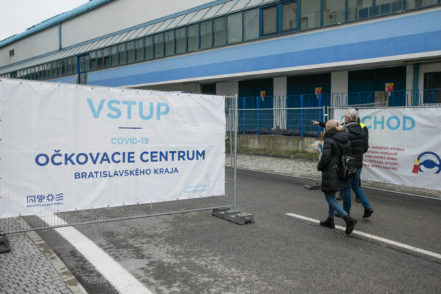 Veľkokapacitné očkovacie centrum Bratislavského samosprávneho kraja (BSK) v priestoroch Národného futbalového štadióna (NF) počas vakcinácie proti Covid-19. Bratislava, 14. marec 2021.