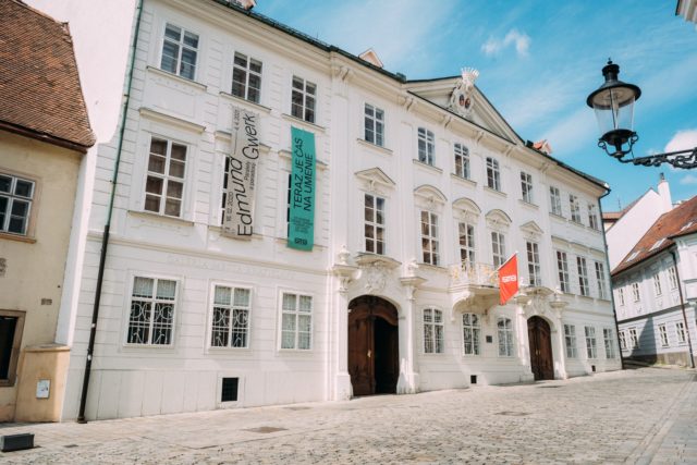 Mirbachov palac frantiskanske namestie galeria mesta bratislava.jpg