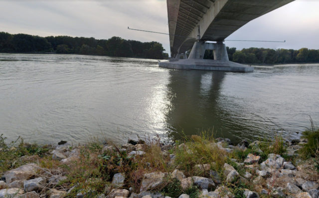 Luzny most mrtva zena nalez policia.jpg