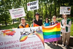Protestné zhromaždenie gayov a lesbičiek