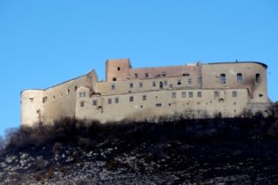 Hrad Krásna Hôrka je po požiari zničený