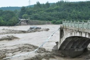 čína most kolaps