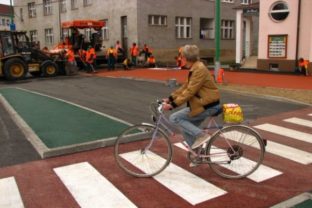 Cyklista bicykel oprava cesta