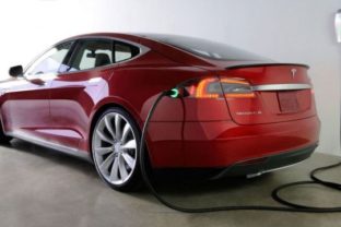 Elektromobil e mobilita Tesla