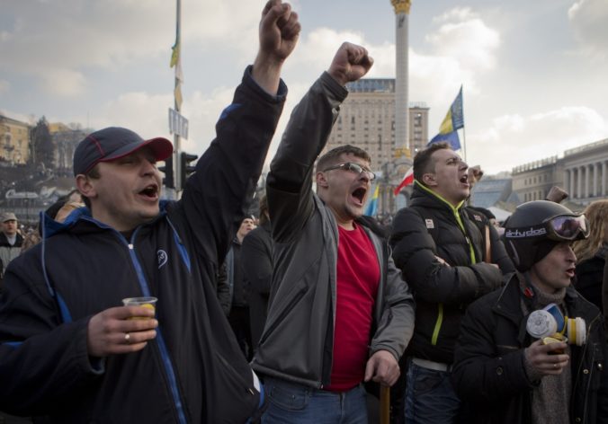 V Kyjeve by mohol zavládnuť pokoj, parlament odhlasoval novú ústavu