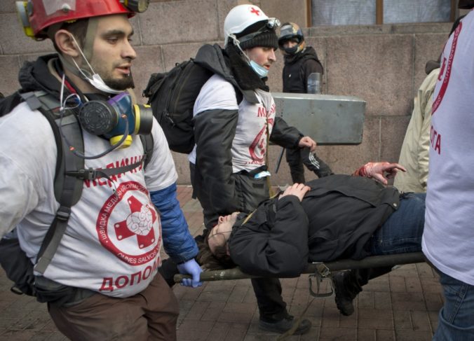 V Kyjeve sa prelieva krv, napätie neustáva
