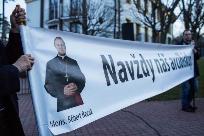 Veriaci sa budú v Bratislave opäť modliť za Róberta Bezáka - Webnoviny.sk