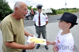 Slovenských vodičov skontrolujú deti, pokarhajú ich citrónmi