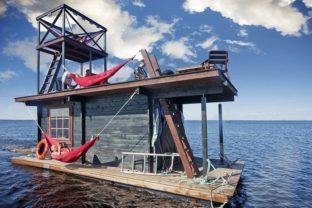 Vo Fínsku predstavili unikátnu plávajúcu saunu s grilom