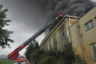 V Dubnici nad Váhom horel odpad, ľudia nemali otvárať okná