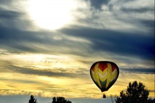 Výletný let balónom odvial dve turistky priamo do väznice