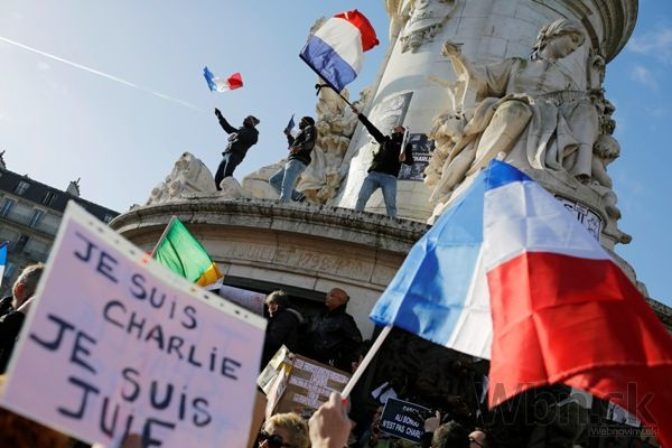 Ulicami Paríža pochodujú státisíce ľudí proti terorizmu